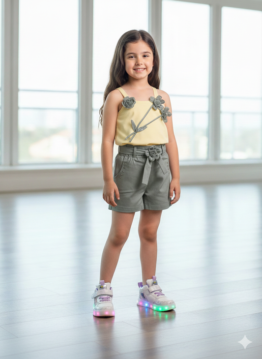 Ensemble Fille Élégance Florale – Haut Jaune & Short Vert Sauge